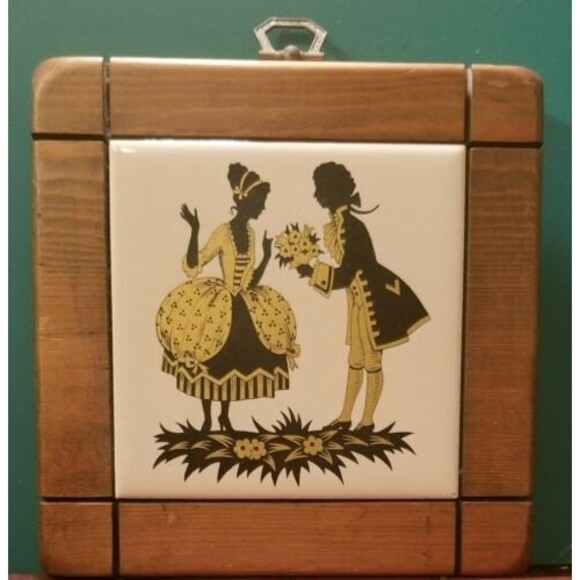 Vintage 1970's Colonial Couple Ceramic Tile & Wooden Trivet 6.25"x6.25"x.75 - Picture 1 of 3